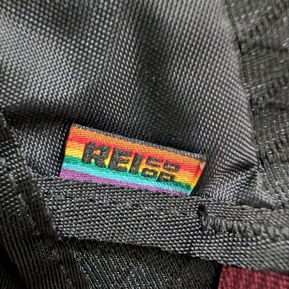 Rei Flash 18 Pride Edition Bag - Picture 4 of 4